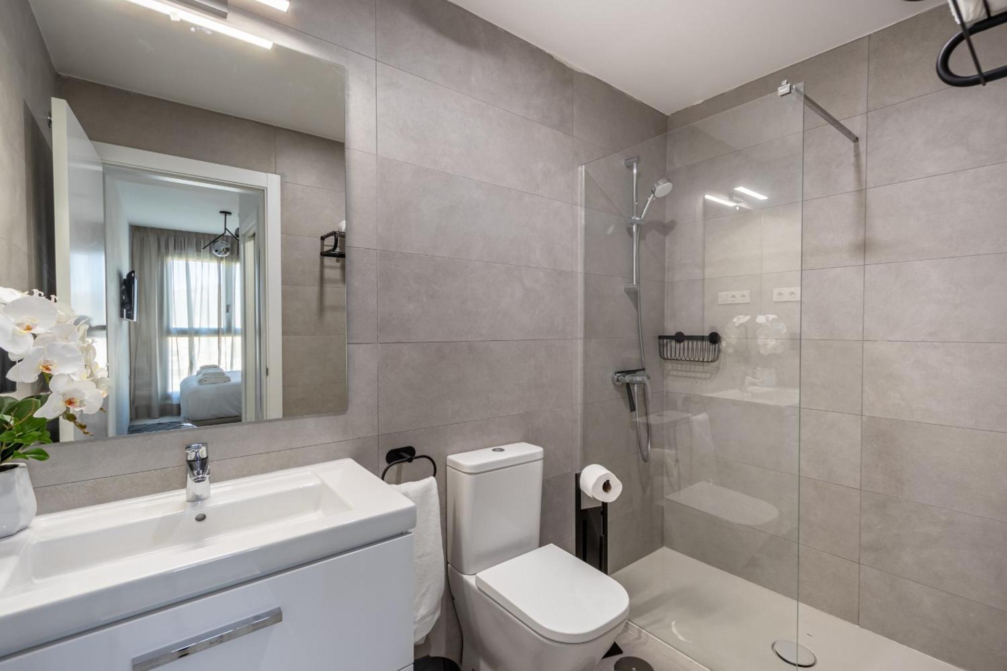 Malaga Skyline 1 Pool & Parking Free Apartment ภายนอก รูปภาพ